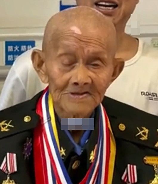 102岁抗战老兵ICU内看阅兵,当晚安详离世!网民:英雄归队了(组图) - 2