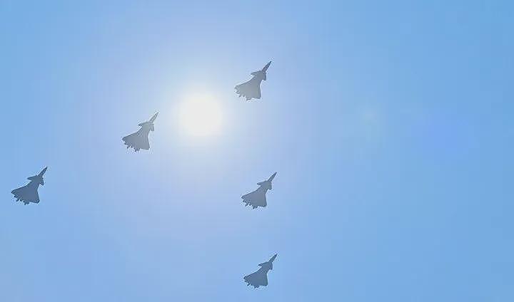 陆媒：九三阅兵，新一代武器装备震撼亮相（组图） - 3
