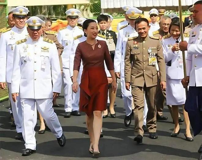 任命昏迷公主掌兵权！佩通坦刚下台，泰王室继承战惊现致命杀招（组图） - 4