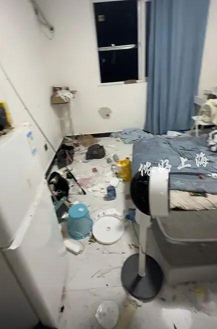 上海一房东崩溃!“00后”情侣租客失联,打开房门直呼“辣眼睛”(组图) - 1