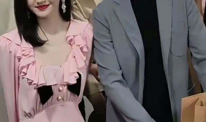 热搜爆了！又一对明星闪婚？双方回应（组图） - 2