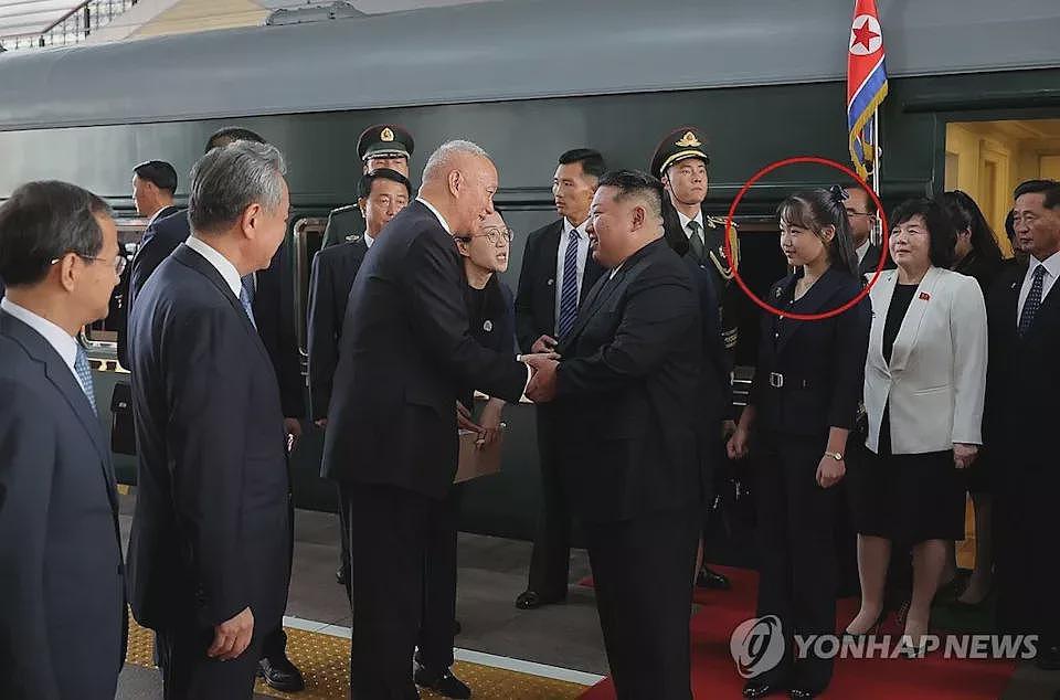 金正恩女儿“女大18变” 网惊:颜值不输韩国女团(组图) - 1