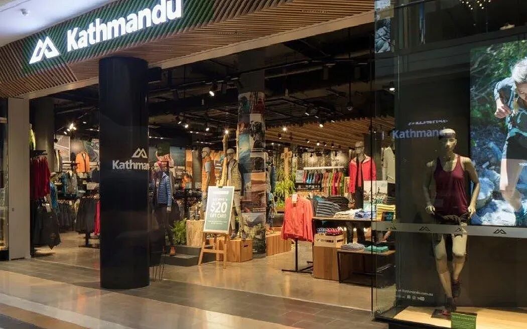 新西兰户外巨头Kathmandu将关闭21家门店，奥克兰地标拟裁员10%，游客大减石棉爆雷亏千万血溅街头 （组图） - 3
