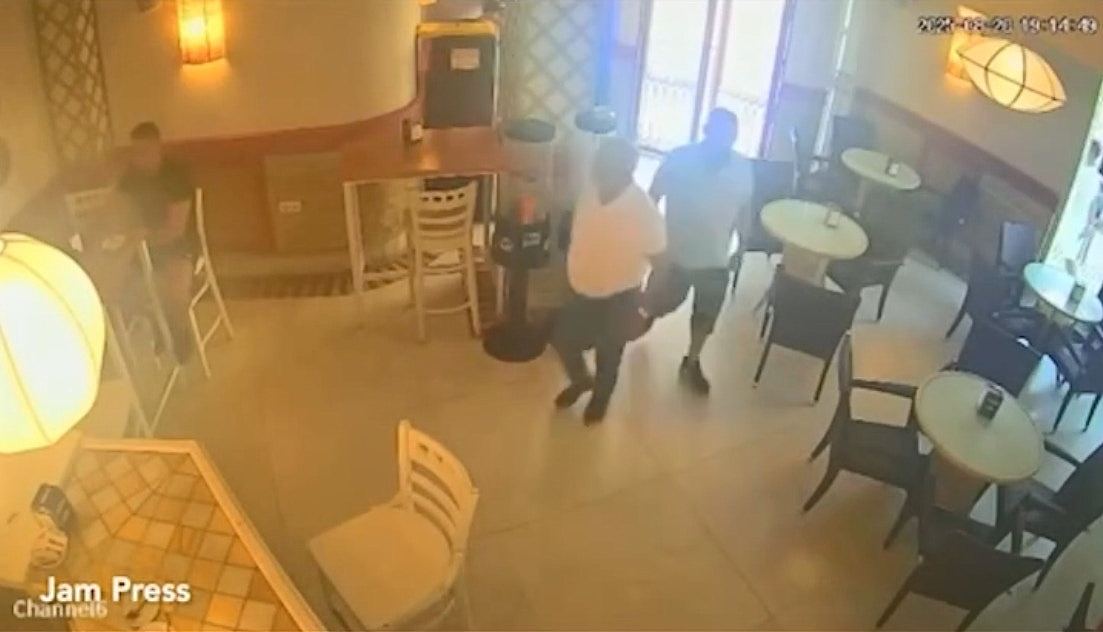 男子餐厅多次提这要求被拒，竟怒买汽油回来纵火，下秒“现眼报”（组图） - 4