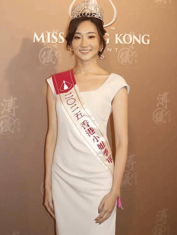 新港姐冠军与男友亲密照!豪言不担心选美分手魔咒(组图) - 8