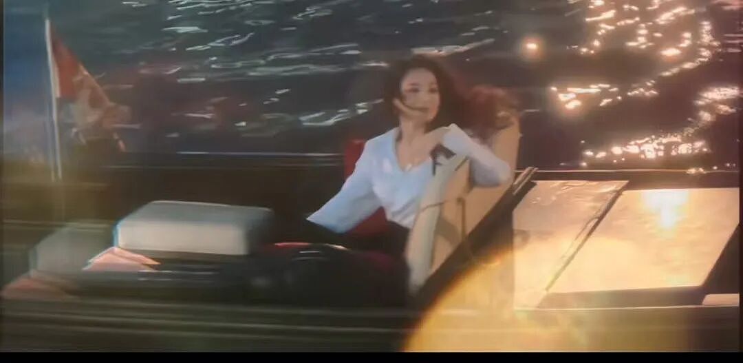 49岁舒淇泛舟威尼斯,穿白衬衫披散波浪卷发,美如油画!透露“首次当导演压力大”(组图) - 2