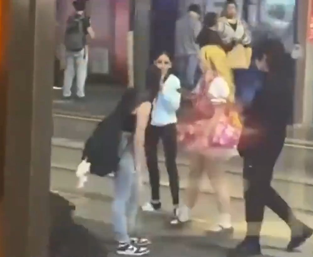 18岁华女Coser悉尼街头遇袭!路人视若无睹,警方初拒立案(视频/组图) - 4