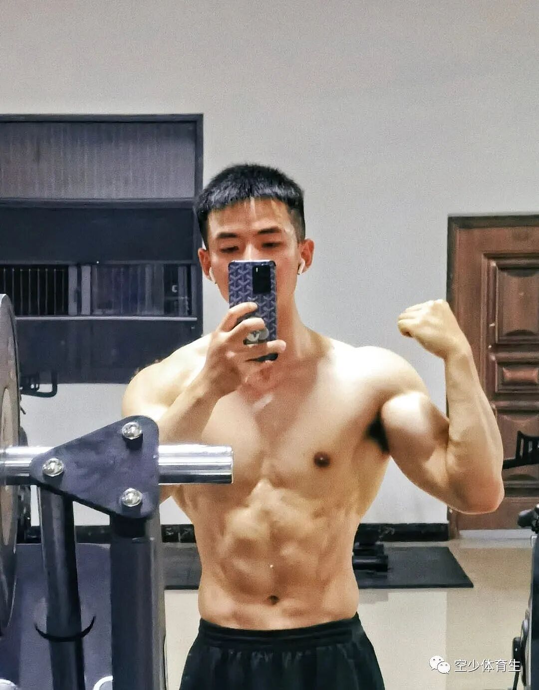 【帅哥】力量感爆棚的撸铁肌肉男,火热的荷尔蒙气息(组图) - 7
