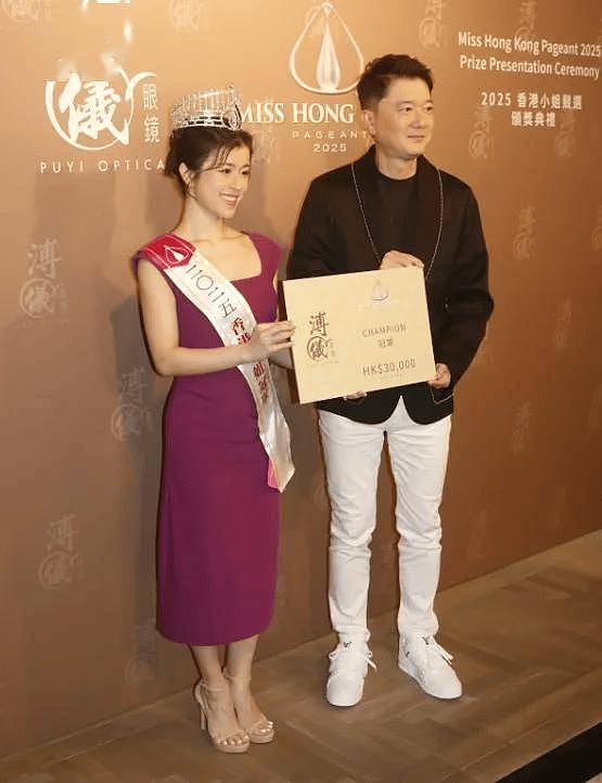 新港姐冠军与男友亲密照!豪言不担心选美分手魔咒(组图) - 4
