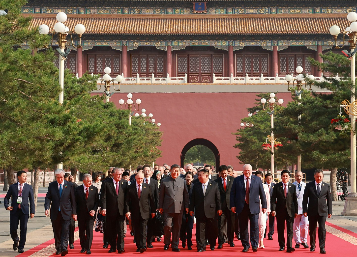 中国阅兵：解放军已到“占领法国里昂”的阶段（组图） - 3