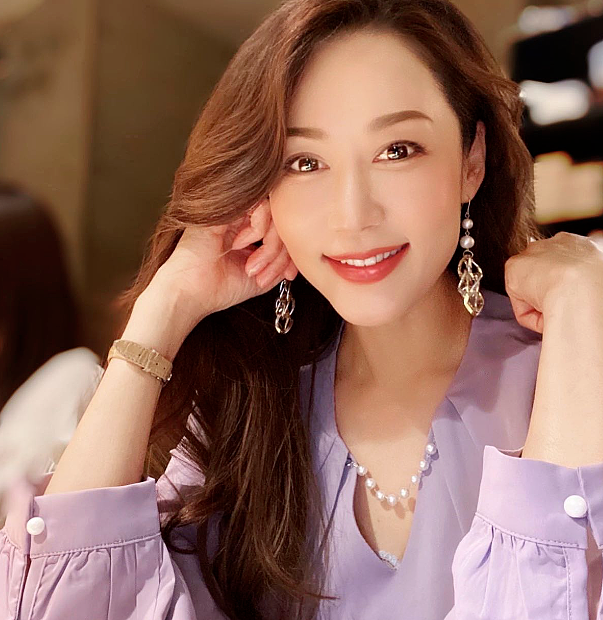 【美女】52岁“日本名媛”像20岁妙龄少女，D罩杯+小蛮腰，身材真绝（组图） - 2
