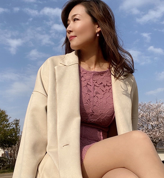 【美女】52岁“日本名媛”像20岁妙龄少女，D罩杯+小蛮腰，身材真绝（组图） - 16