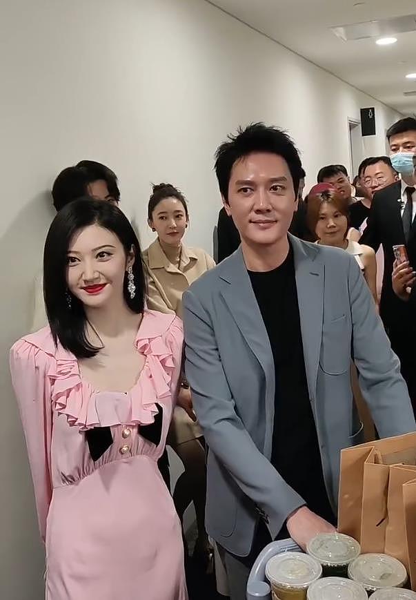 网传冯绍峰景甜官宣闪婚？景甜工作室辟谣（组图） - 7