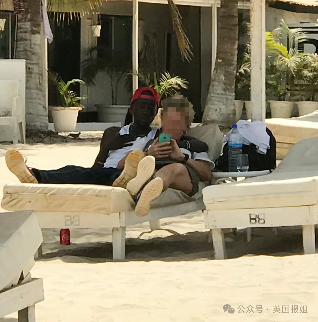 65岁英国富婆爱上小21岁非洲“翘屁嫩男”,为爱疯狂砸钱勇闯贫民窟,结局太扯(组图) - 13