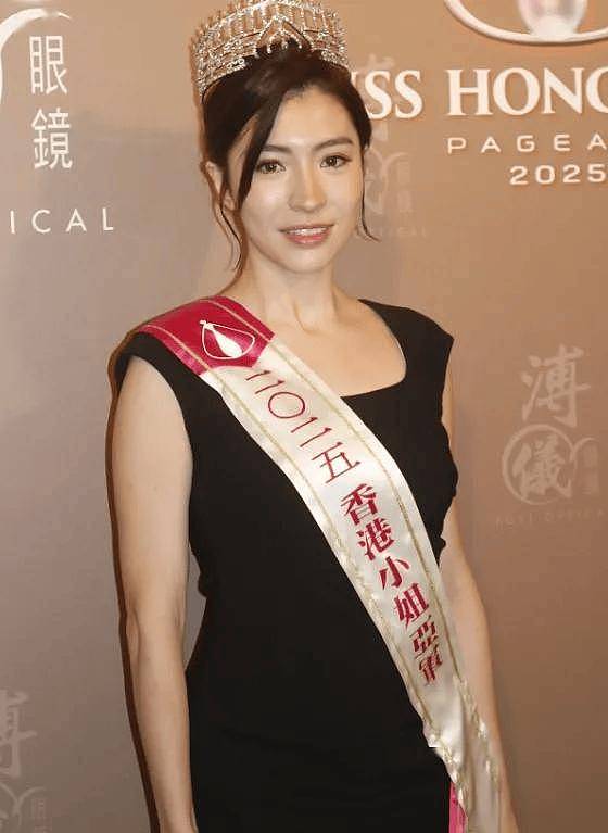 新港姐冠军与男友亲密照!豪言不担心选美分手魔咒(组图) - 7