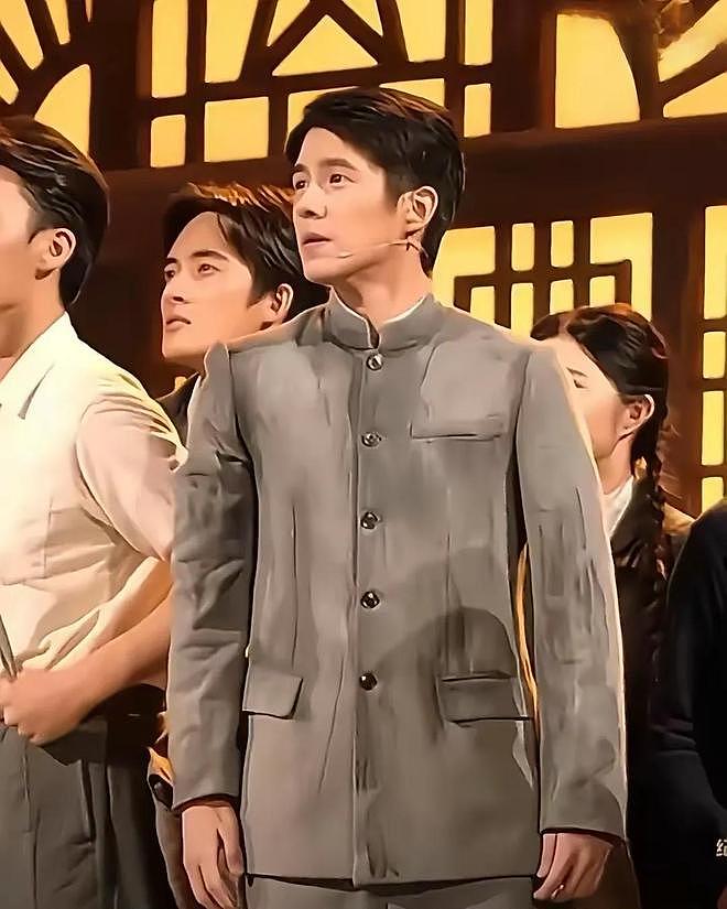 一场九三晚会,炸出一波内娱不火的演技派!带编明星,从此分明了(组图) - 16