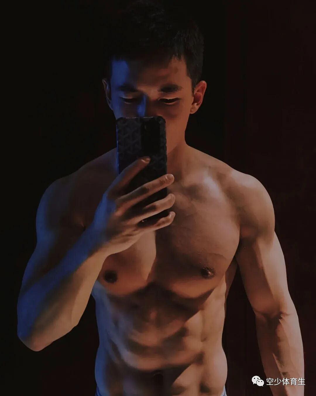 【帅哥】力量感爆棚的撸铁肌肉男,火热的荷尔蒙气息(组图) - 8