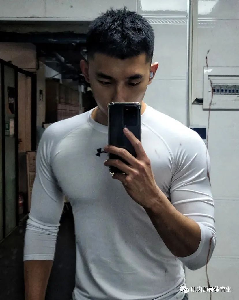 【帅哥】地表最强健身房肌肉男，黑皮大男孩，痞帅大胸肌（组图） - 1