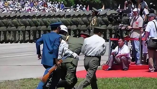 阅兵出现重大失误?导弹挂反、字打错,央视曝真相,涉及82名英烈(组图) - 19