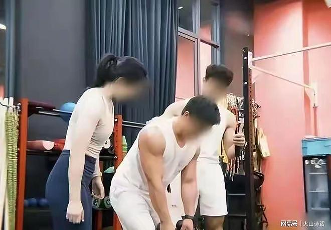 啪啪打脸!健身房一男教练被指与4女学员存在不正当关系,被群殴(组图) - 5