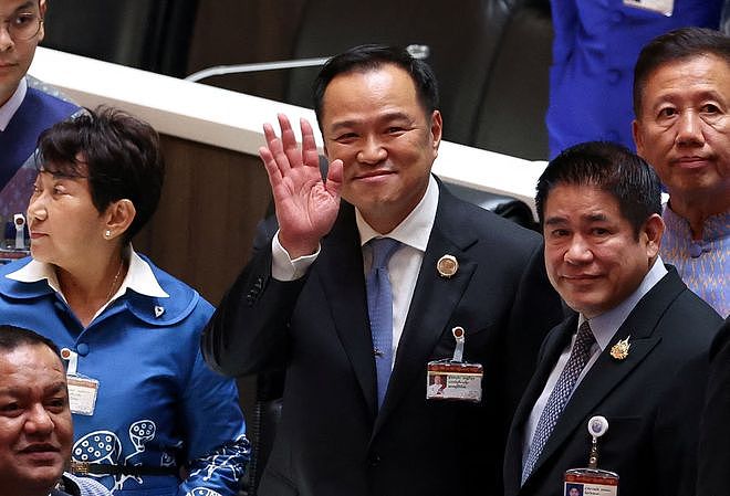 泰国新总理亮相，祖籍广东的工程业富豪，第三妻和准儿媳是同龄人（组图） - 1