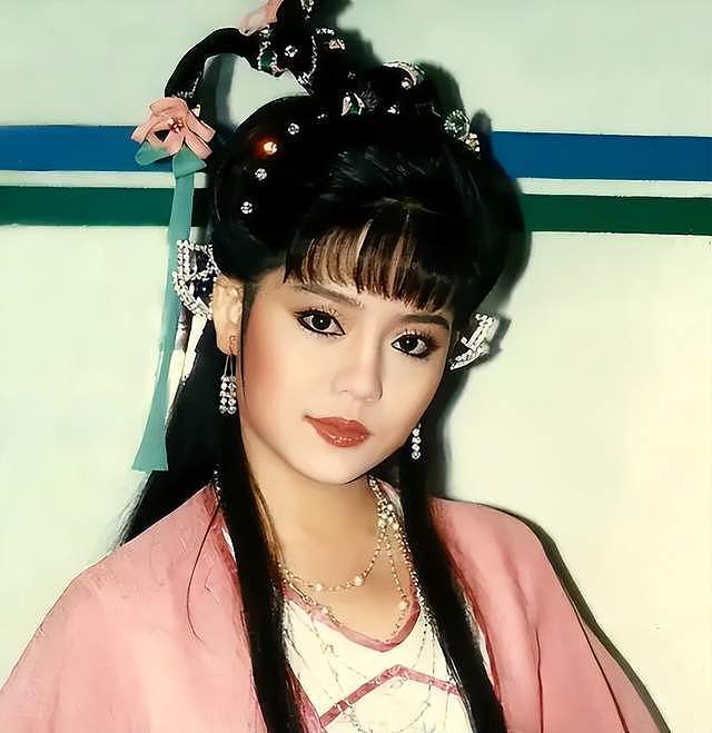 被畸形母爱毁掉的星二代：拍婚纱照，同床15年，把儿子当“丈夫”（组图） - 18