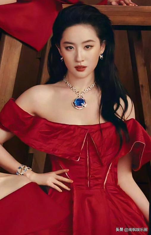 名场面!11大女星拍杂志封面,刘亦菲C位,把宋佳杨幂秒成陪衬(组图) - 24