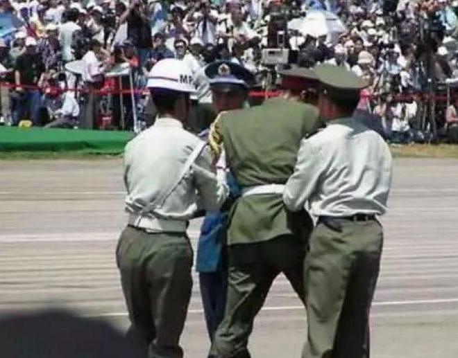 阅兵出现重大失误?导弹挂反、字打错,央视曝真相,涉及82名英烈(组图) - 18