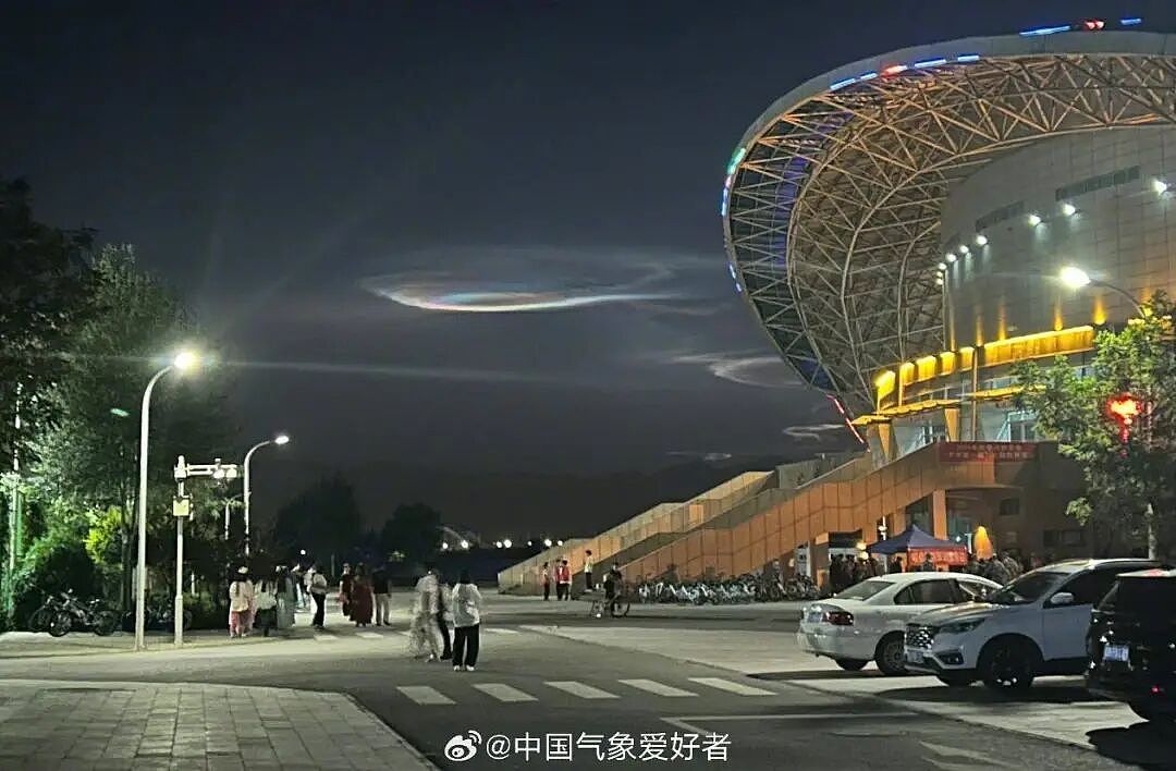 宁夏、甘肃、内蒙古多地夜空现“五彩祥云”,蔓延天际数小时(组图) - 1