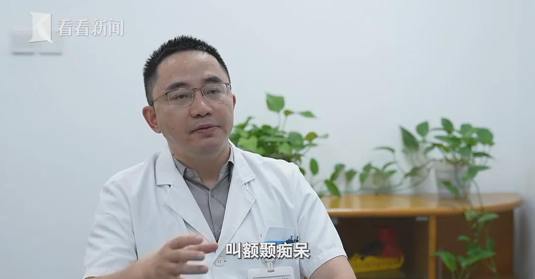上海一独居老人沉迷捡垃圾，每月花4500元租两套房囤废品，3套房被30吨垃圾堆满，称“只有它不会变心”（组图） - 12