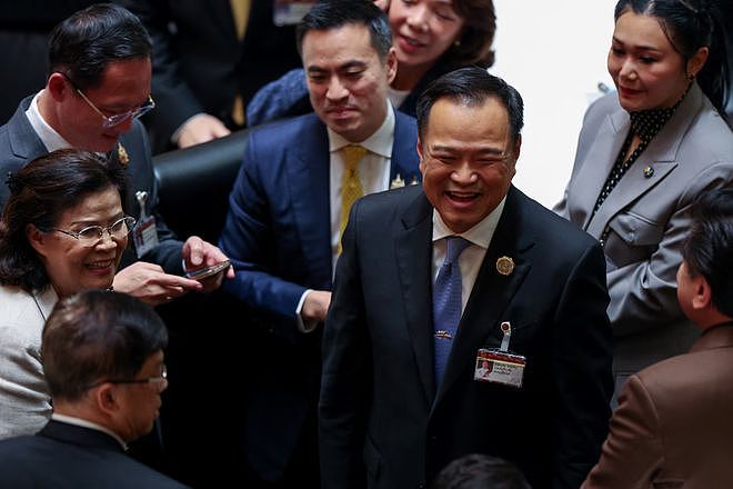 泰国新总理亮相，祖籍广东的工程业富豪，第三妻和准儿媳是同龄人（组图） - 3