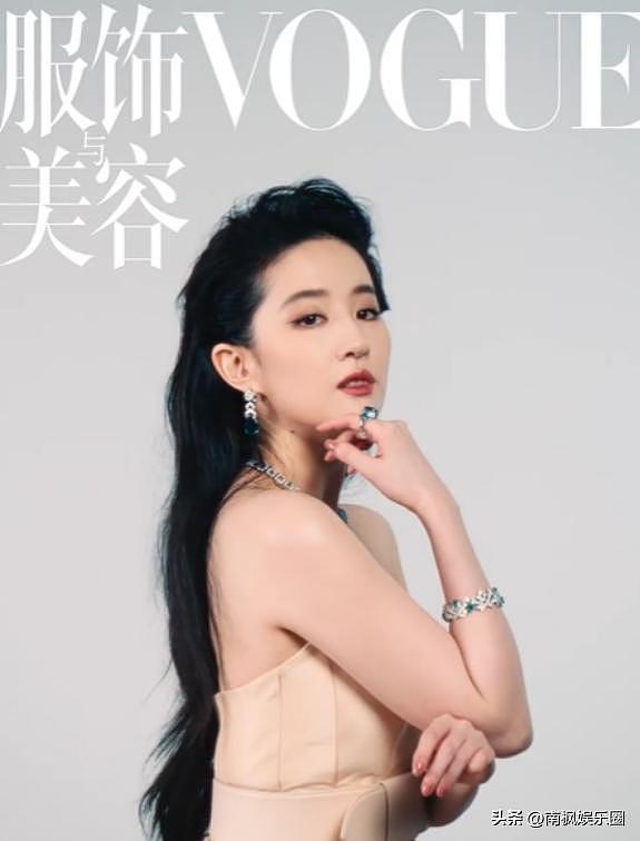 名场面!11大女星拍杂志封面,刘亦菲C位,把宋佳杨幂秒成陪衬(组图) - 2
