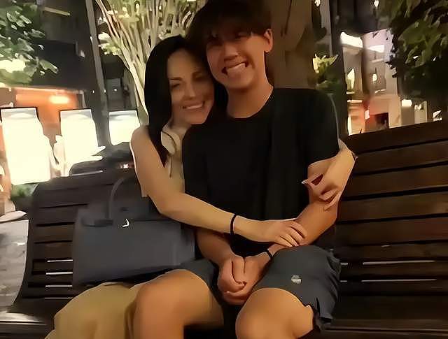 被畸形母爱毁掉的星二代：拍婚纱照，同床15年，把儿子当“丈夫”（组图） - 10