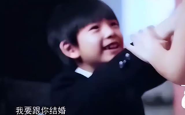 被畸形母爱毁掉的星二代：拍婚纱照，同床15年，把儿子当“丈夫”（组图） - 15