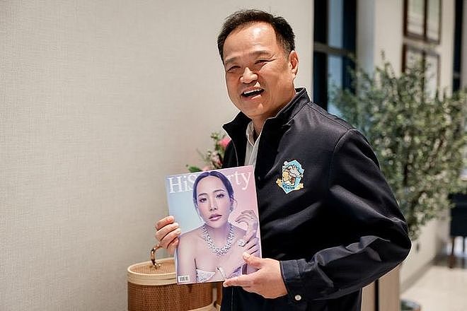38岁泰国新第一夫人引关注,咖啡店漂亮老板娘,58岁总理的第三妻(组图) - 4