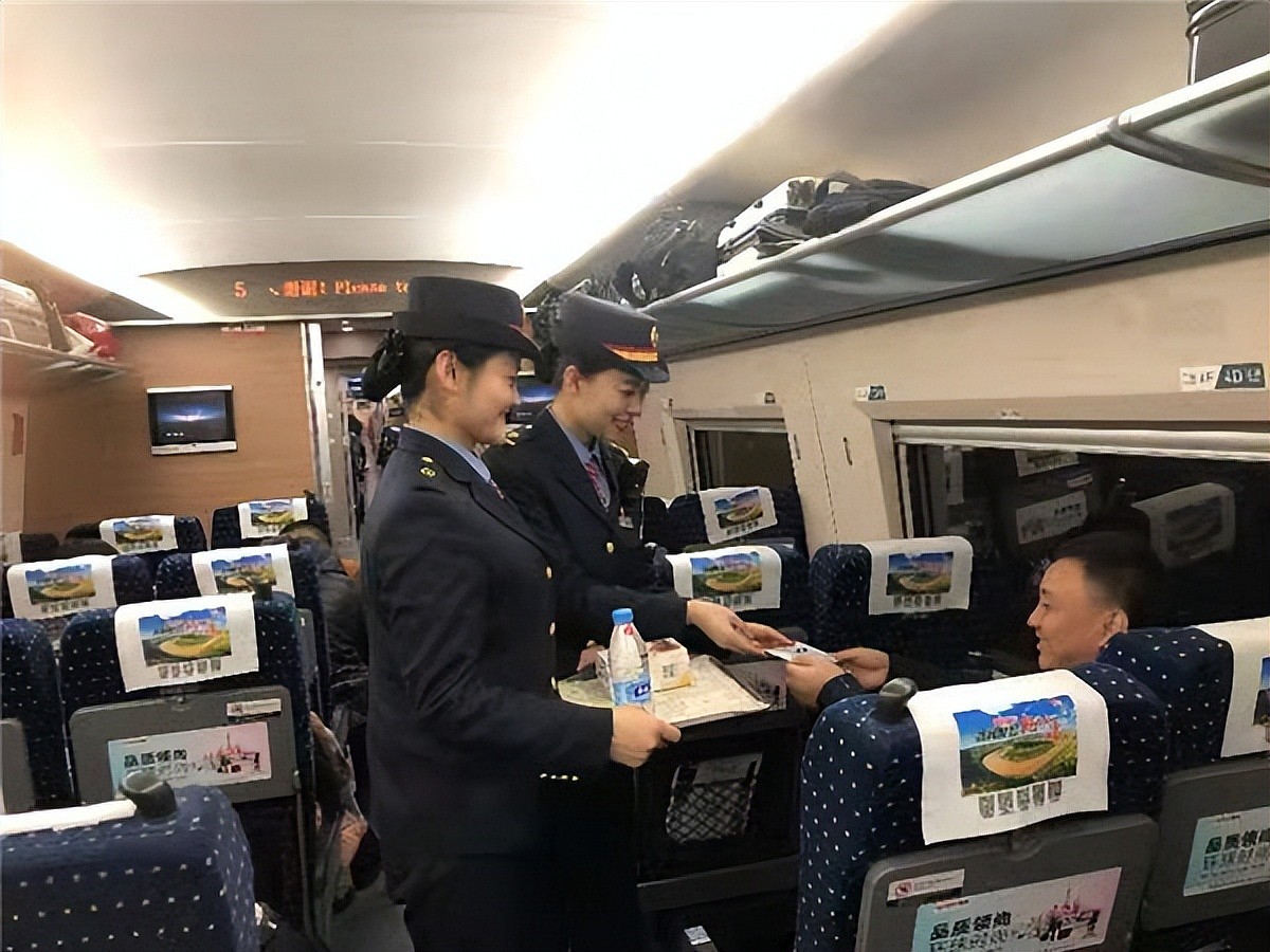争议又起!旅客拍到两位外国人带自行车上高铁,网友评论区炸锅(组图) - 15