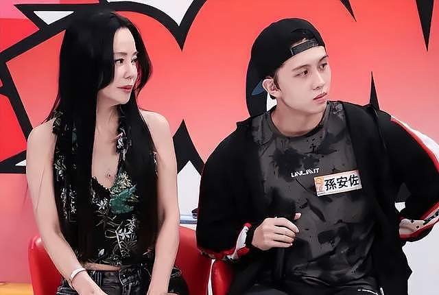 被畸形母爱毁掉的星二代：拍婚纱照，同床15年，把儿子当“丈夫”（组图） - 26
