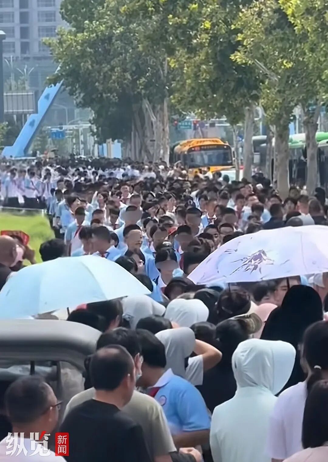 山东一中学初一新生招了94个班，放学时人山人海！当地教体局：招生巅峰期（组图） - 2