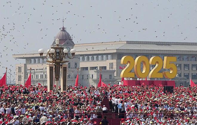 阅兵出现重大失误?导弹挂反、字打错,央视曝真相,涉及82名英烈(组图) - 3