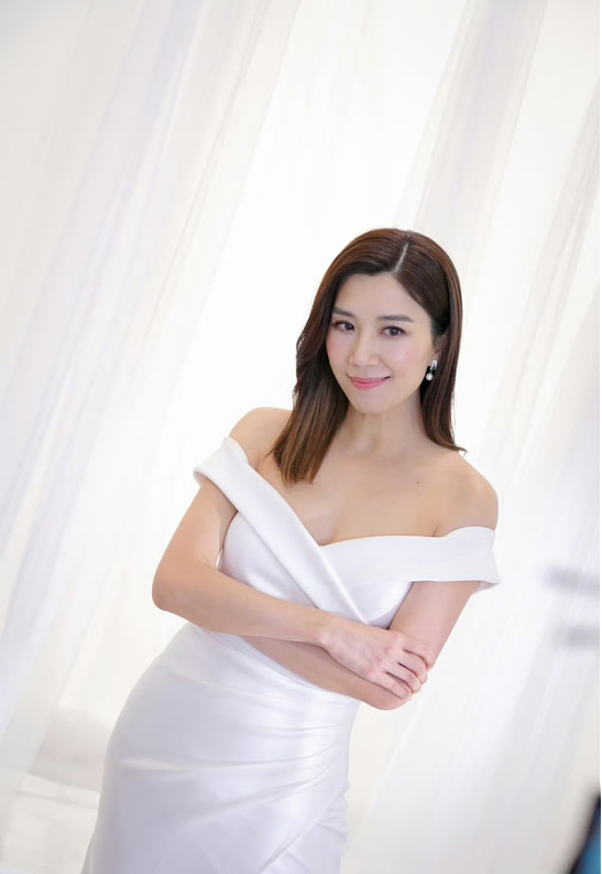 TVB前花旦婚后大解放真空上阵，大秀完美身材，为上镜好看狂减肥（组图） - 4