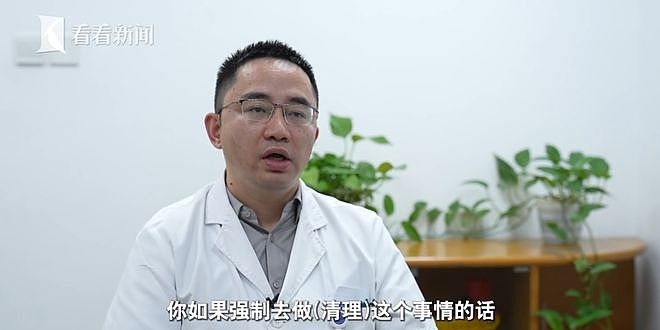 老人每月花4500元租两套房囤废品,3套房被30吨垃圾堆满,称“只有它不会变心”(组图) - 10