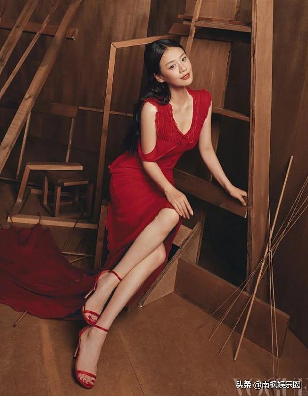 名场面!11大女星拍杂志封面,刘亦菲C位,把宋佳杨幂秒成陪衬(组图) - 6