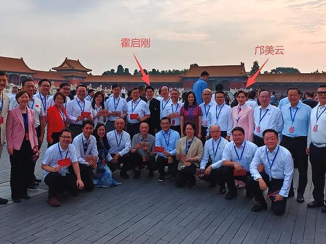 何鸿燊仨子女观礼阅兵,何超琼带了三房的弟弟,唯独没带何猷君(组图) - 3