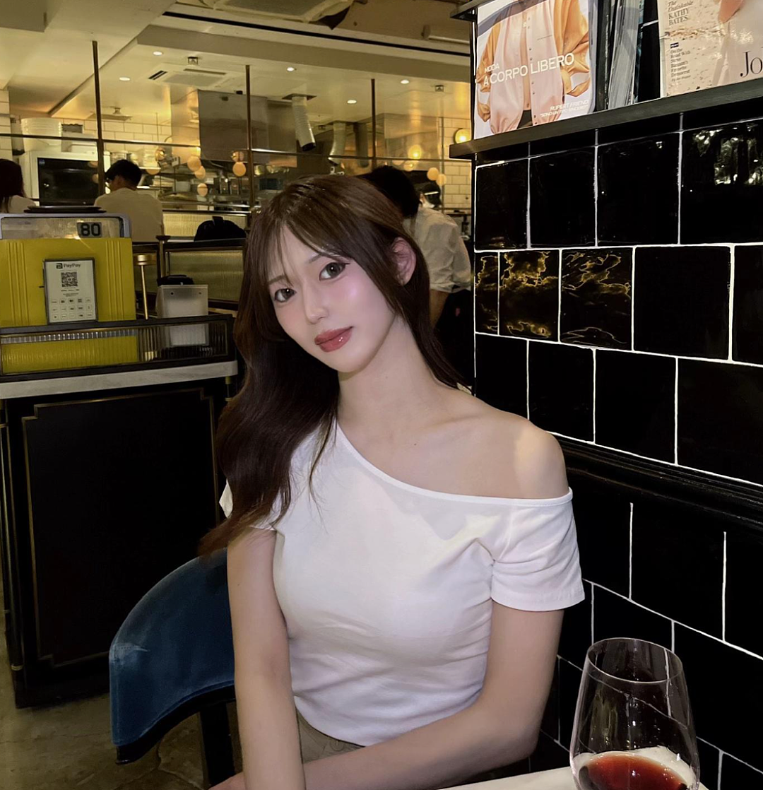 日本一黑皮肌肉男爆改性感美女!22岁下海做陪酒女,网友:这真不是换了个人?(组图) - 3