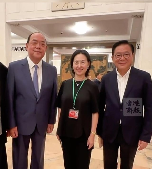 何鸿燊仨子女观礼阅兵,何超琼带了三房的弟弟,唯独没带何猷君(组图) - 6