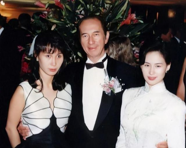 何鸿燊仨子女观礼阅兵,何超琼带了三房的弟弟,唯独没带何猷君(组图) - 17