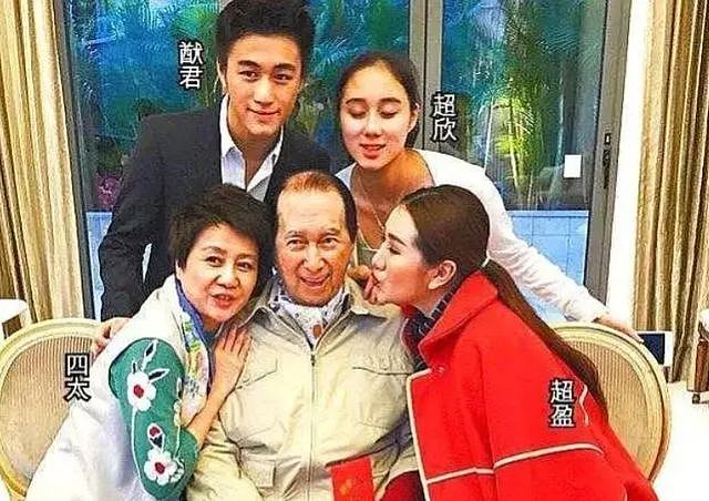 何鸿燊仨子女观礼阅兵,何超琼带了三房的弟弟,唯独没带何猷君(组图) - 24