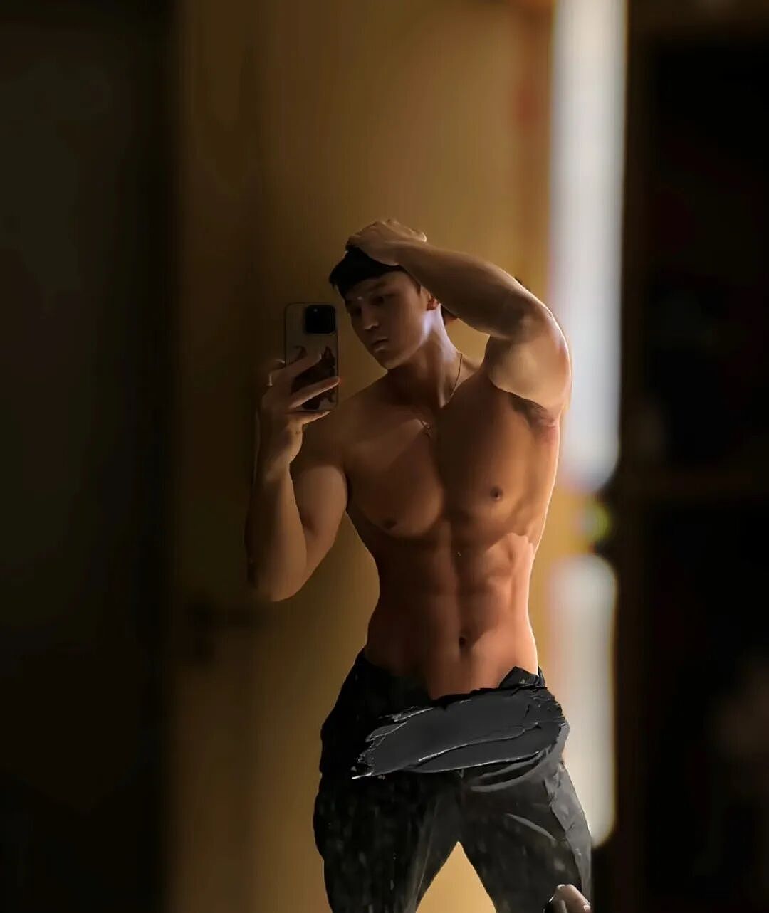【帅哥】山东黑皮猛男教练有颜有身材！极品大脚，壮硕肌肉持久打桩...（组图） - 6