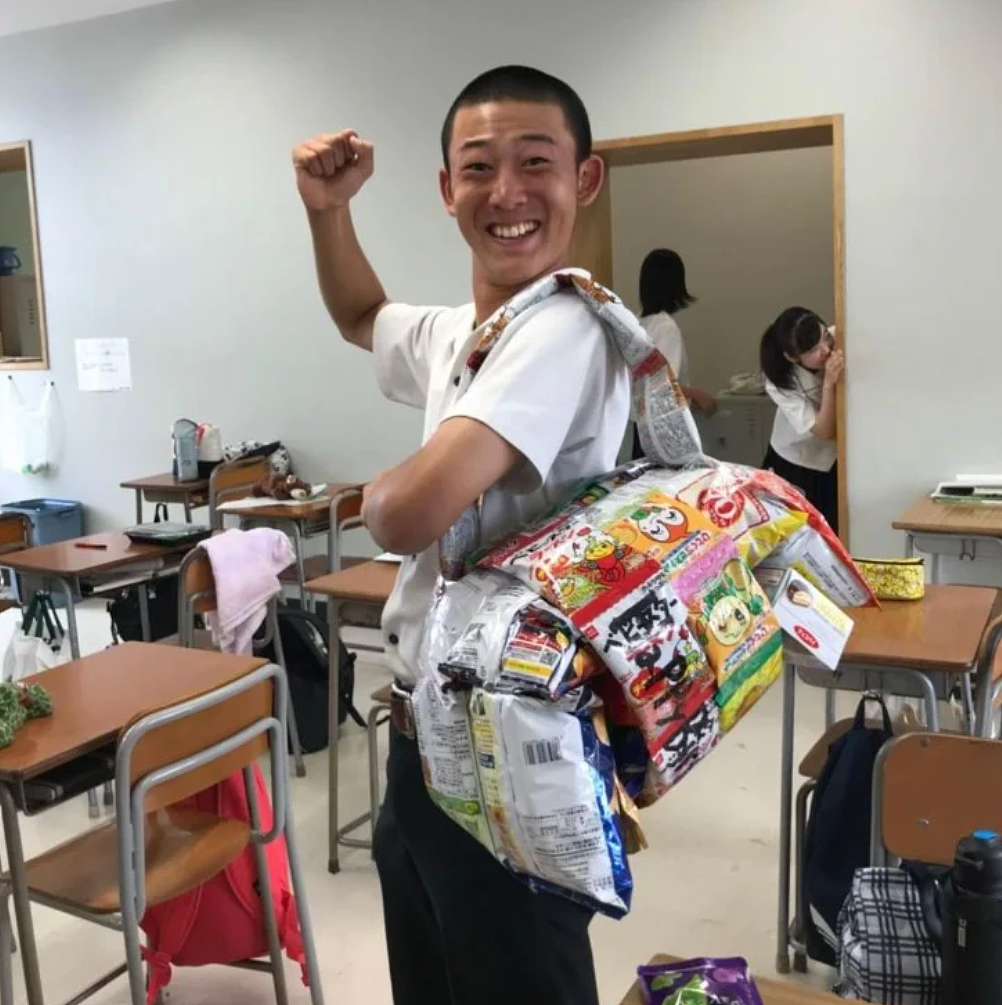 日本一黑皮肌肉男爆改性感美女!22岁下海做陪酒女,网友:这真不是换了个人?(组图) - 1