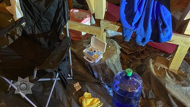 地板下传怪声!竟是陌生人“入侵寄生”!电视床铺通通有(组图) - 2